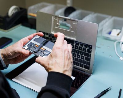 Inlämning av Mac för service i Attimos butik i Karlstad